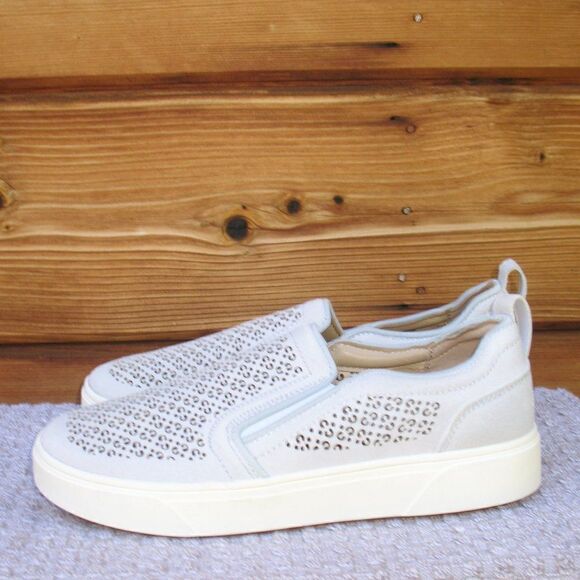 NWOB Vionic Kimmie Perf Sneakers - Picture 5 of 8